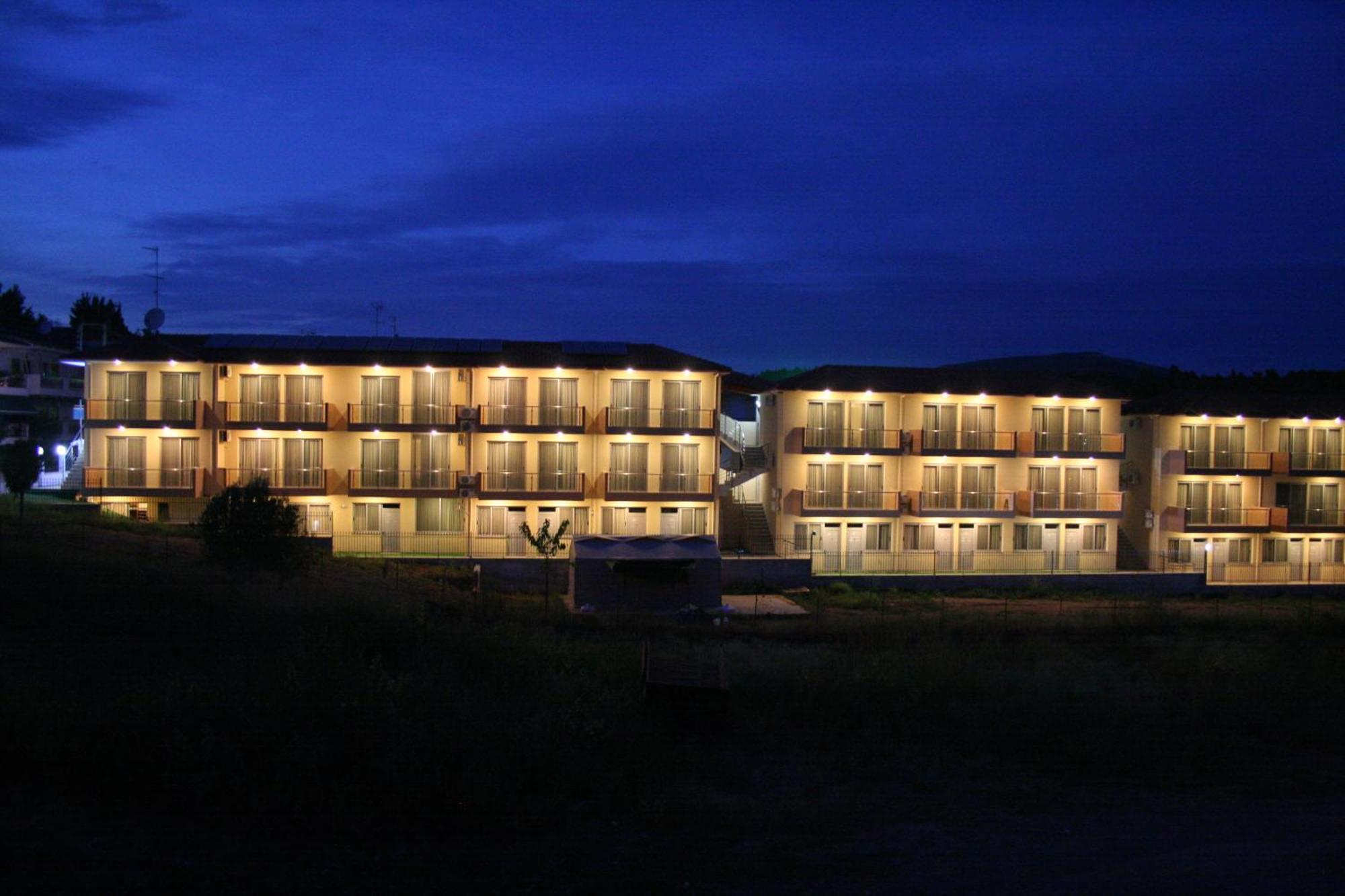 4-You Metamorfosi  Luaran gambar